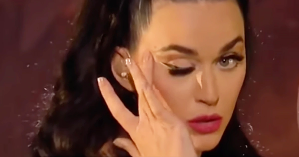 VIDEO sparks rumors that Katy Perry is a robot as her eye kept ...
