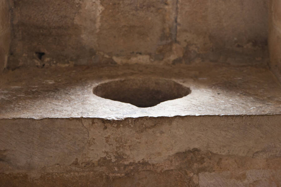 How were toilet systems designed and built in the castles of medieval Europe? - DAILY NEWS