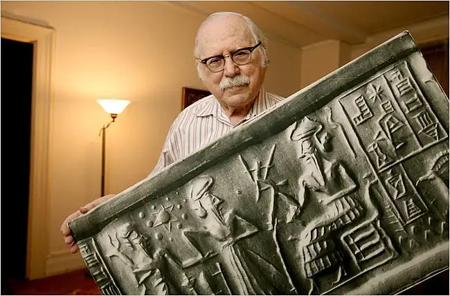 3000-Year Old Artifact Shows Ancient Astronaut Arrived In A Spaceship On Earth - DAILY NEWS