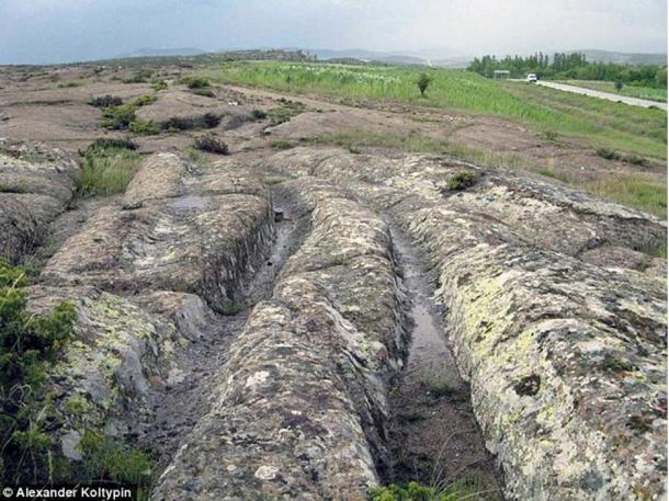 Controversial Claim by Geologist: Mysterious tracks in Turkey caused by unknown civilization millions of years ago - DAILY NEWS