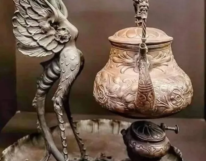 Legendary creature known as the “king of serpents”—watching over the pot like a silent guardian.
