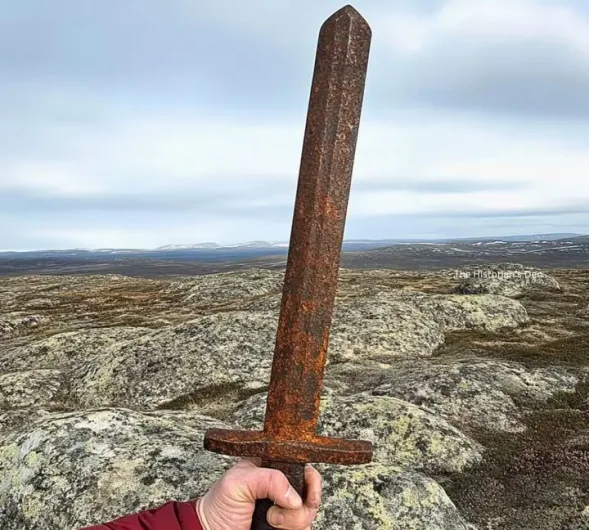 Nature’s Time Capsule: Norway’s Melting Ice Reveals 6,000-Year-Old Secrets — But at a Devastating Cost