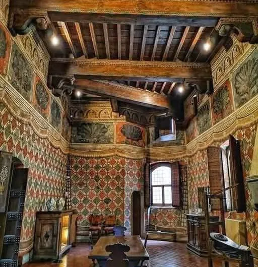 Exploring Palazzo Davanzati: A Journey Through Florentine History
