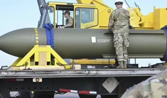 Exactly how the US used 6 huge bunker busters and 40 Tomahawk missiles to attack Iraq