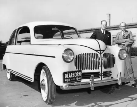 Henry Ford’s Hemp Car Nearly a century ago, Henry Ford created a revolutionary car using hemp plastic and hemp fuel.