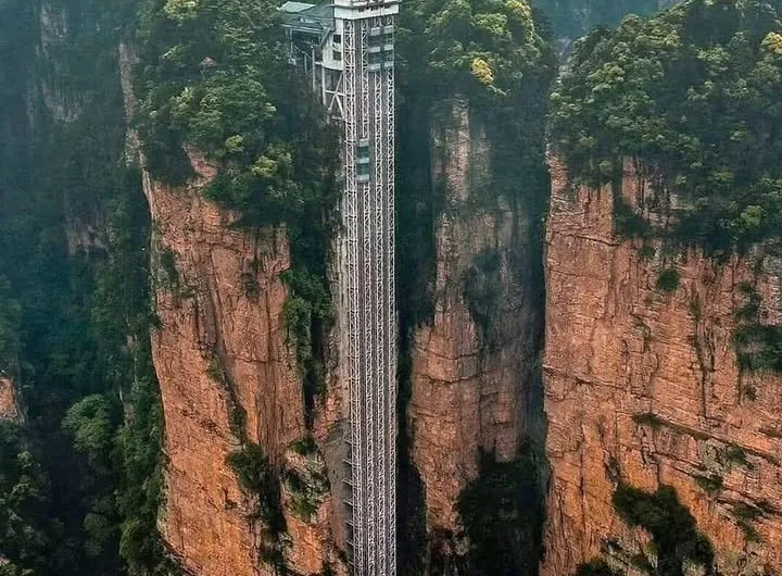 The Bailong Elevator: A Glass Marvel on Zhangjiajie’s Cliffs