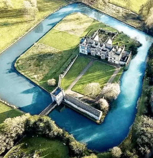 Step Back in Time: Discovering the Enchanting Broughton Castle