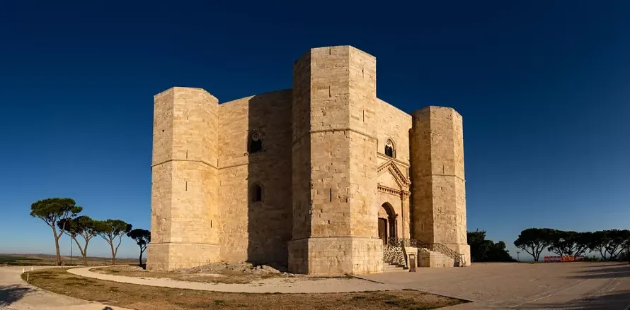 Castel del Monte: the fortress of mysteries in Andria