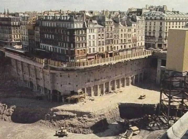 Unearthing Paris: A Glimpse into the City’s Buried Secrets During the Les Halles Construction