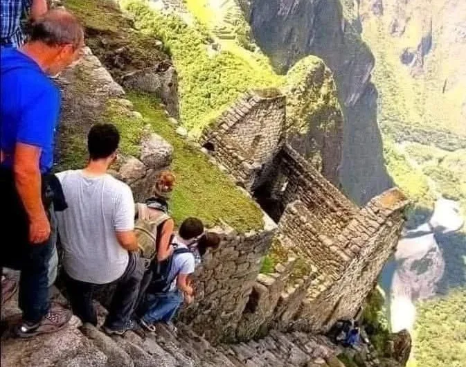 The Stairs of Death: The Incas’ Perilous Path to Huayna Picchu’s Summit