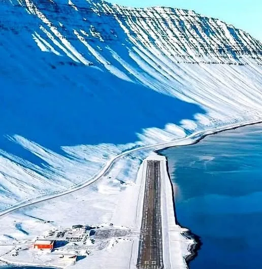 Land of the Tight Turn: A Pilot’s Perspective on Iceland’s Ísafjörður Airport