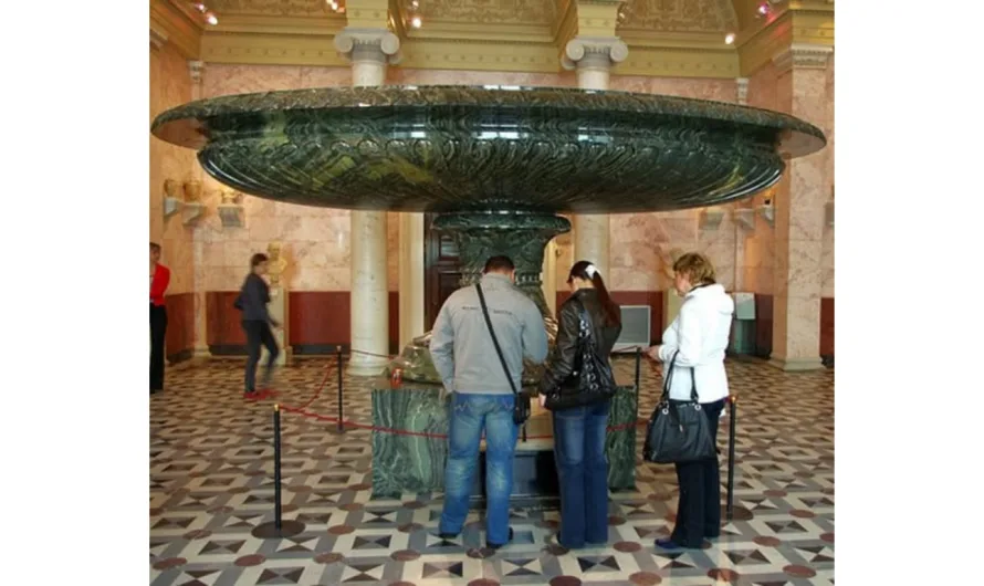 The Grand Kolyvan Vase: A Monumental Marvel of Jasper and Craftsmanship
