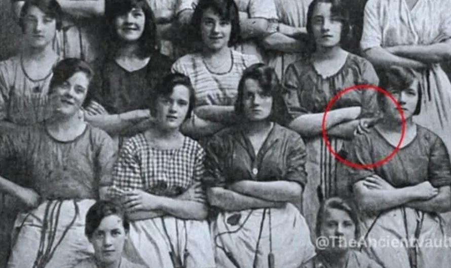 This black and white picture clicked in the 1900s is actually haunted. Can you spot the ghost in the picture?