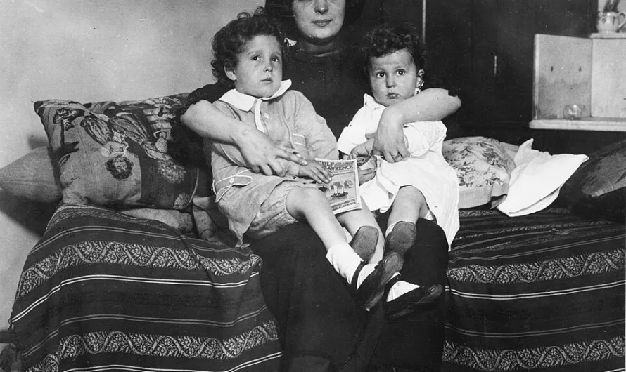 The Waifs of the Deep: Titanic Survivors