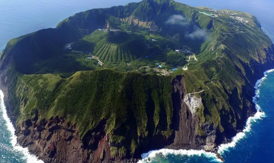 Aogashima: Japan’s Volcanic Enclave – A Journey to the Edge of the World