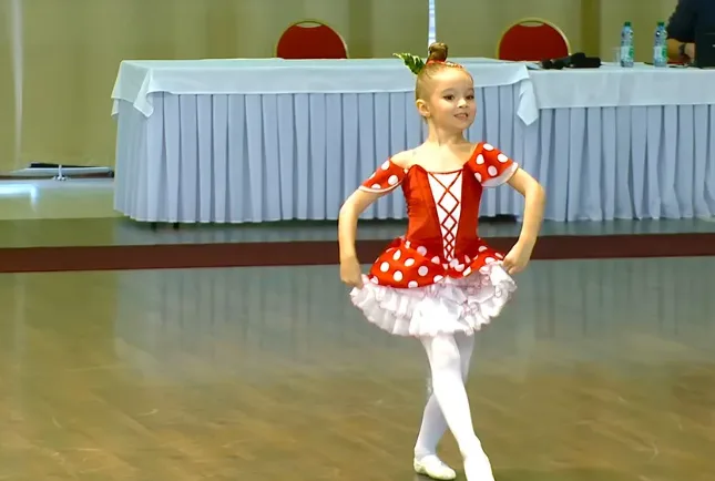 6-Year-Old ‘Twinkle Toes’ Stuns the Ballet World with Her Incredible Talent